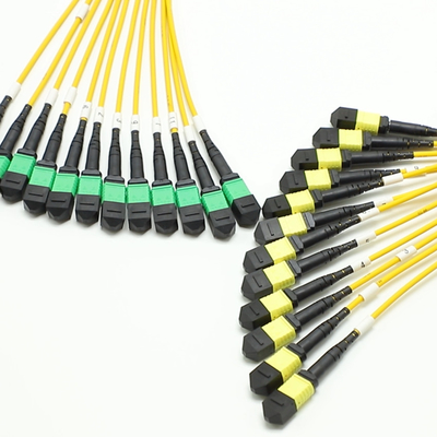 Χαμηλή απώλεια MPO Fanout Cable Μεγάλη ποσότητα πυρήνα 1M 144F SMG657A1 MPO APC σε MPO APC Breakout Fiber Optic Patch Cord