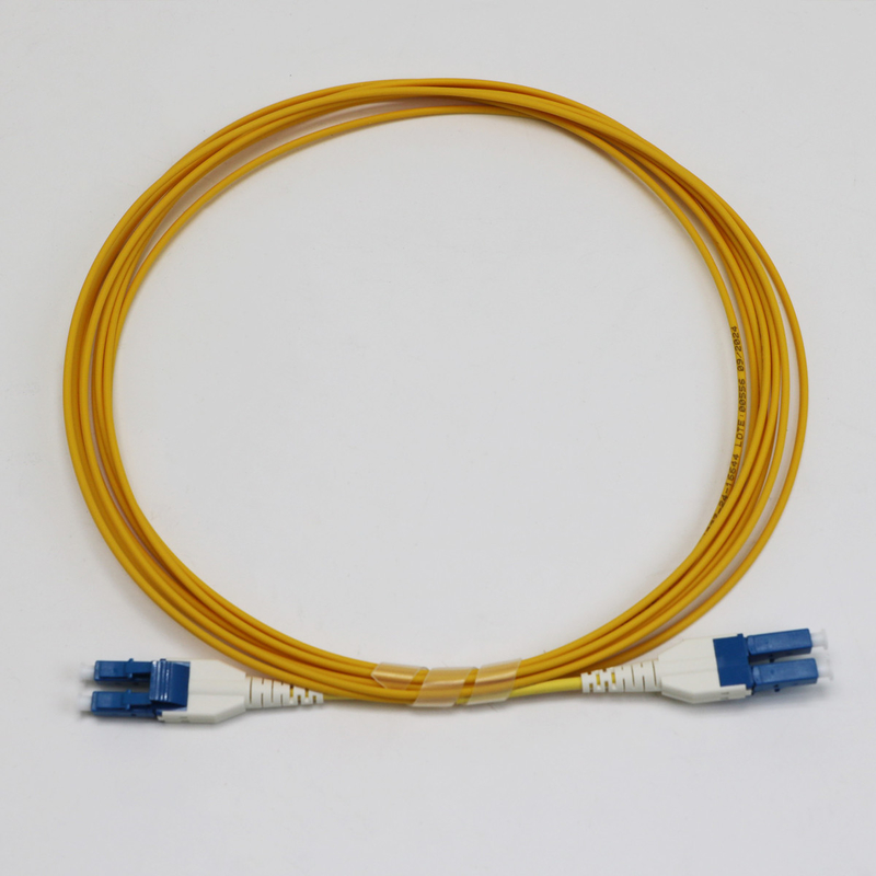 LC Uniboot Zip Cod Singlemode G657.A1 BendInsensitive Duplex 2mm LSZH Χαμηλή απώλεια 0,15dB Σύρμα Fiber Patch